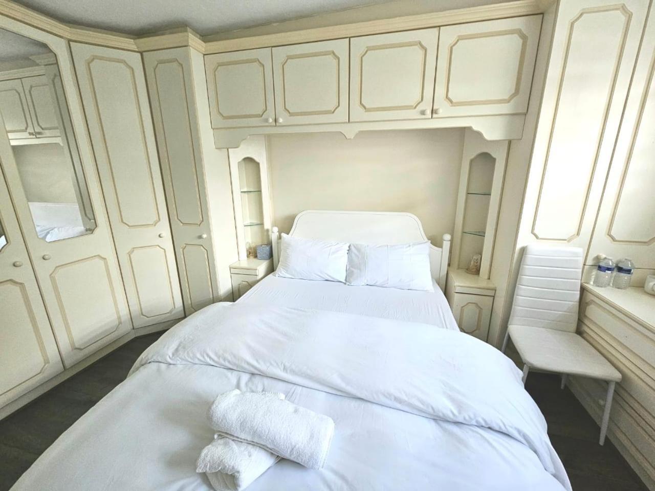 Jays-Rooms Pitsea 외부 사진
